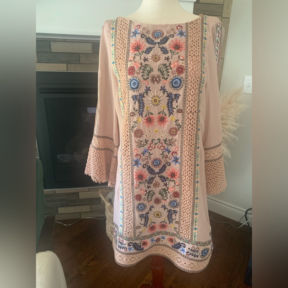 Alice + Olivia Gabriel Embroidered Dress NWT Sz 4